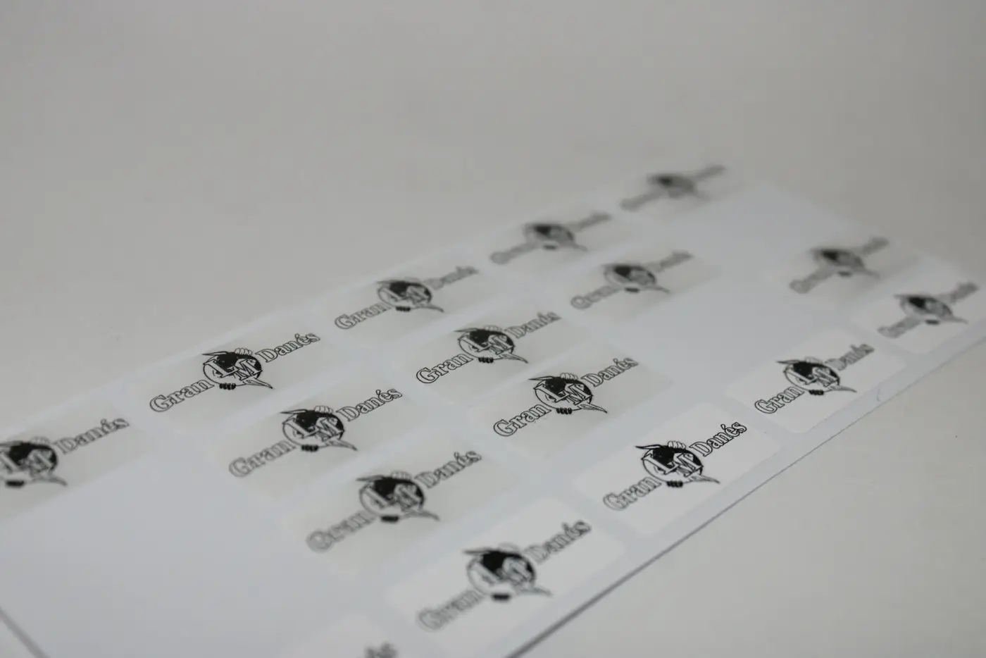 Etiquetas con gota de resina — muestra 8