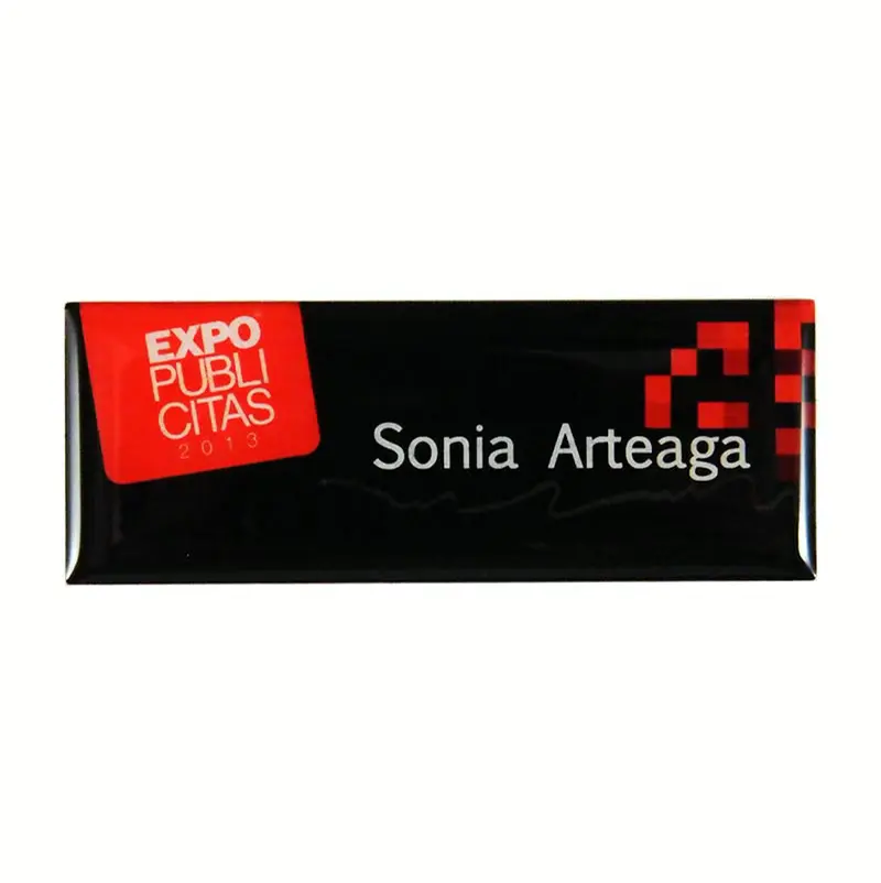 Gafete premium acabado blanco personalizado — muestra 9