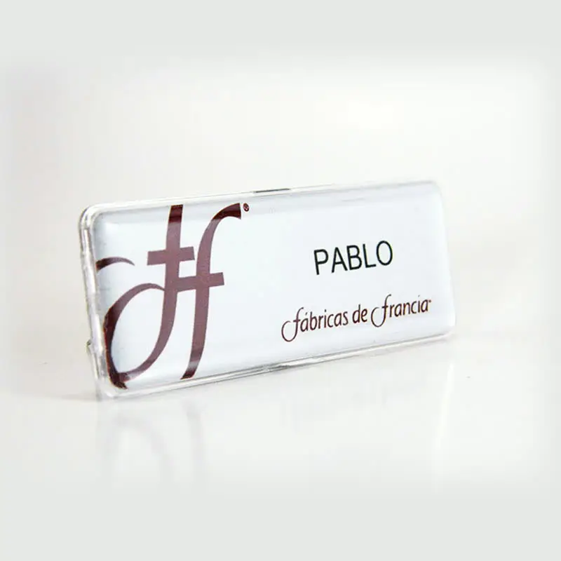 Gafete reusables con domo personalizado — muestra 12