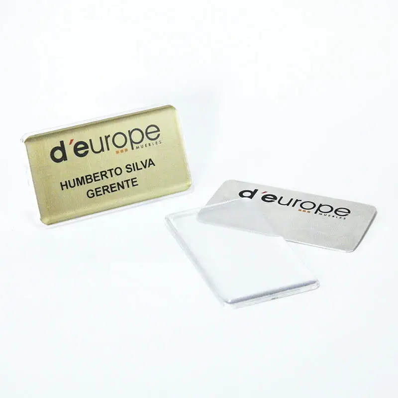 Gafete reusables con domo personalizado — muestra 5