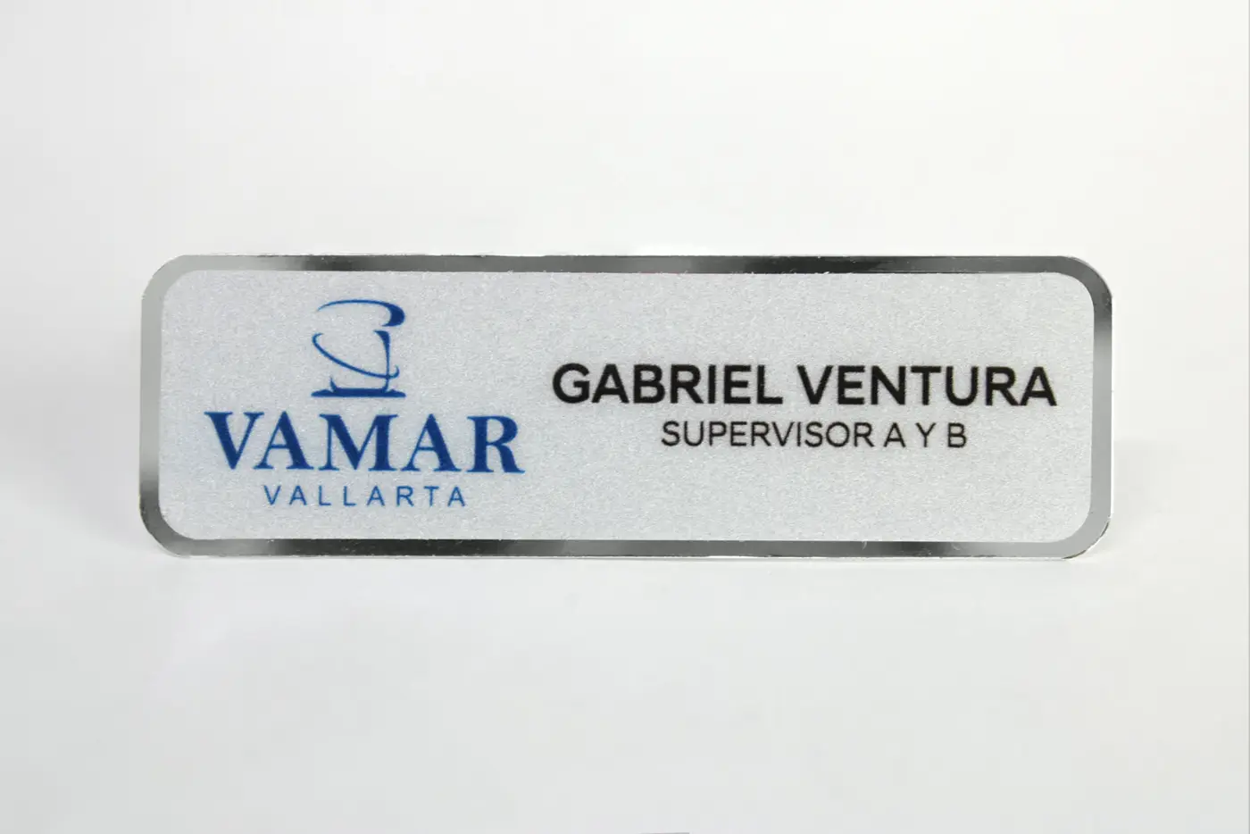 Gafete especiale acabado plata para Vamar