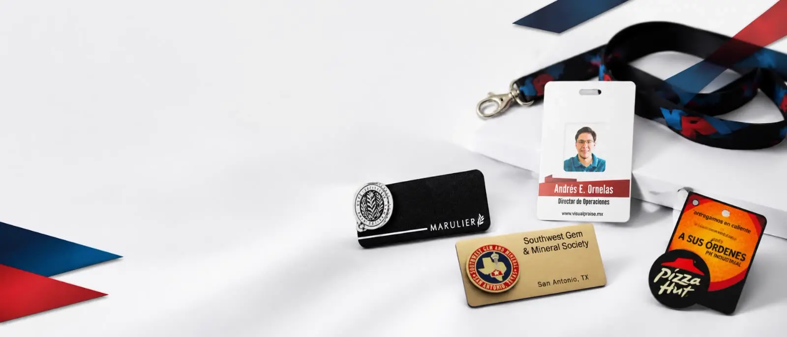 Muestras de gafetes, placas y cordones del catálogo de Visual Praise