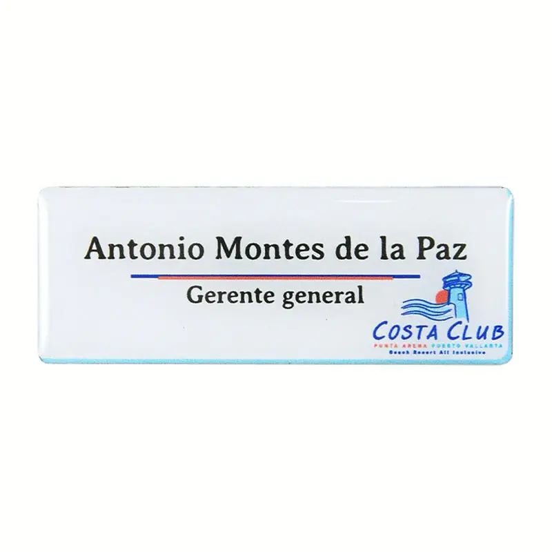 Gafete premium acabado blanco personalizado — muestra 19