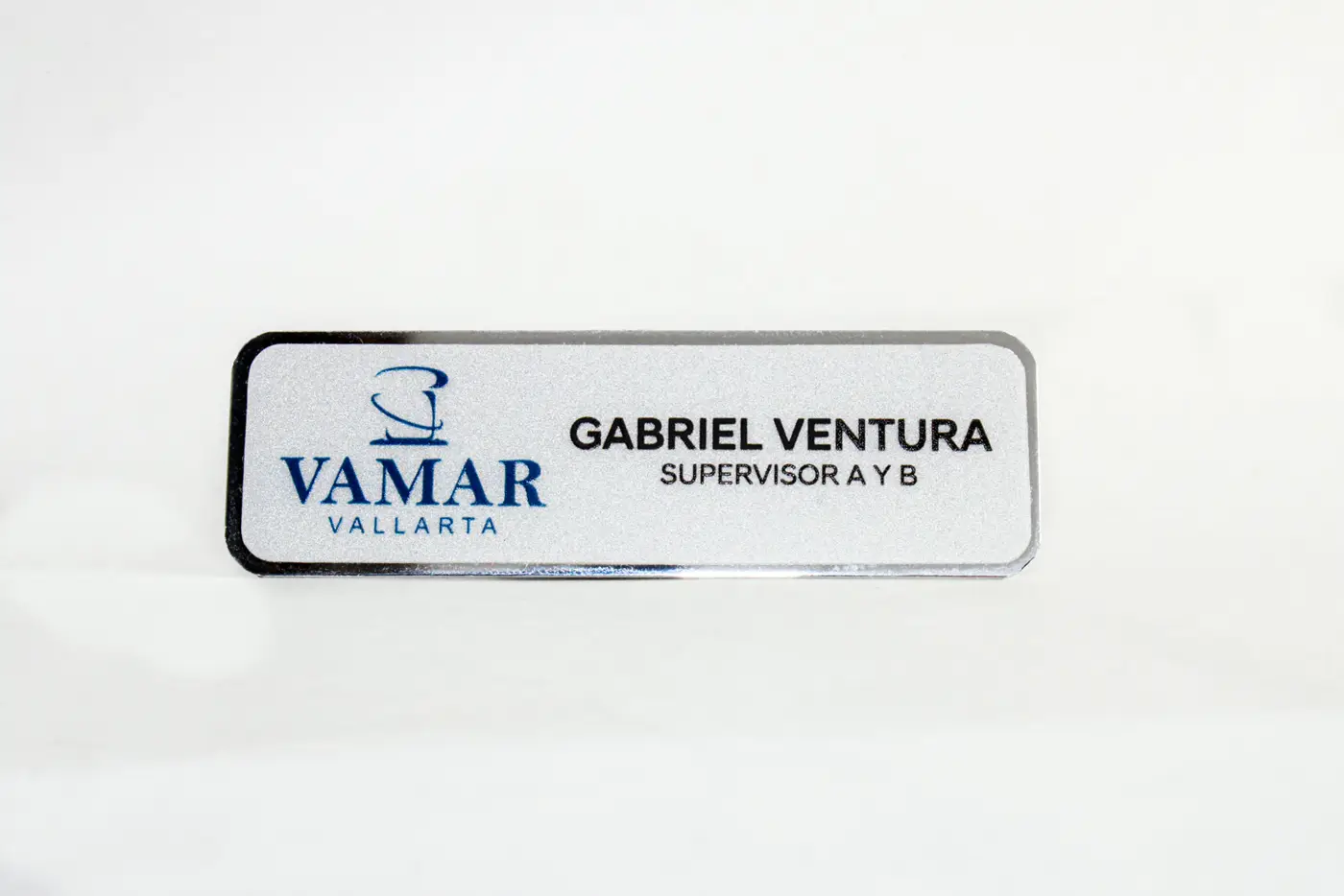 Gafete especiale acabado plata para Vamar