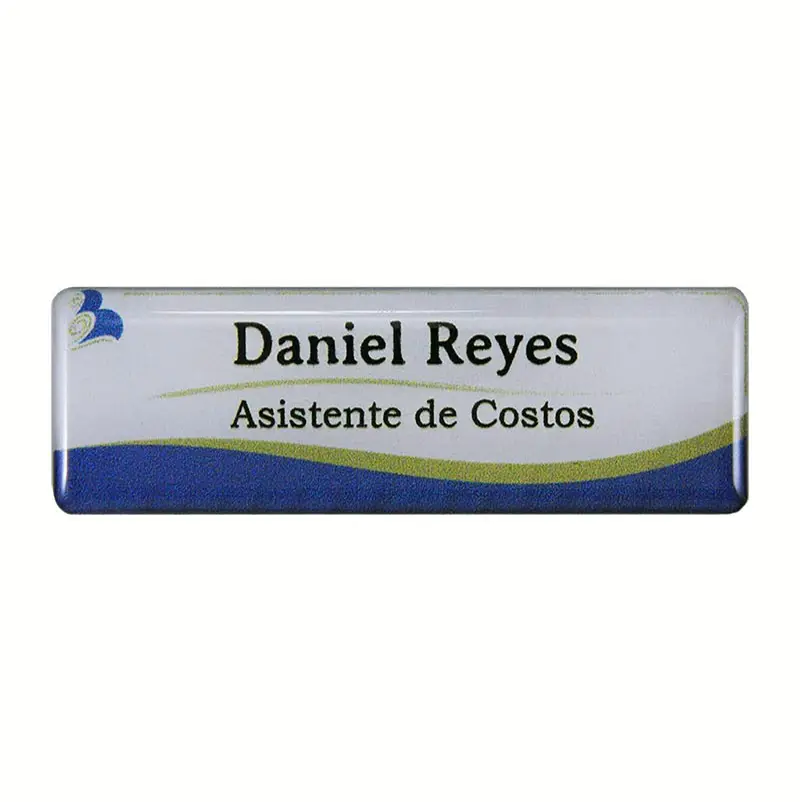 Gafete premium acabado blanco personalizado — muestra 17