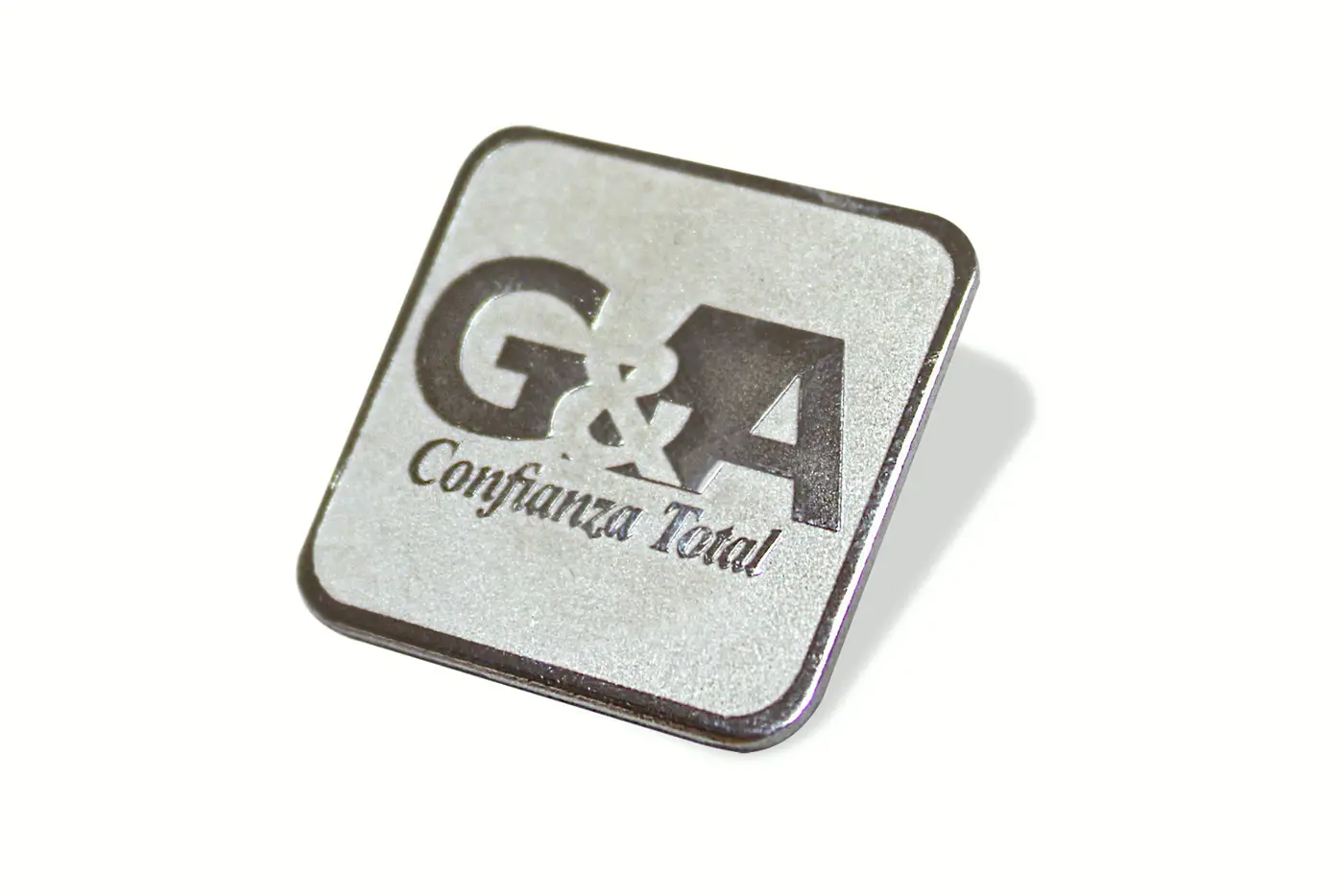 Pines metálicos personalizados para G&A