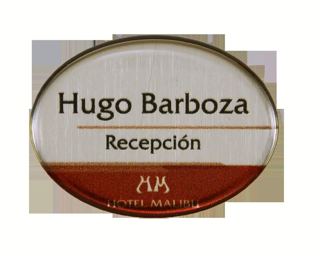 Gafete premium acabado plata personalizado — muestra 68