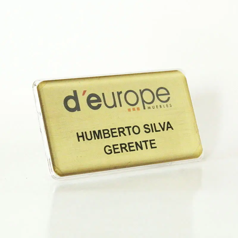 Gafete reusables con domo personalizado — muestra 6