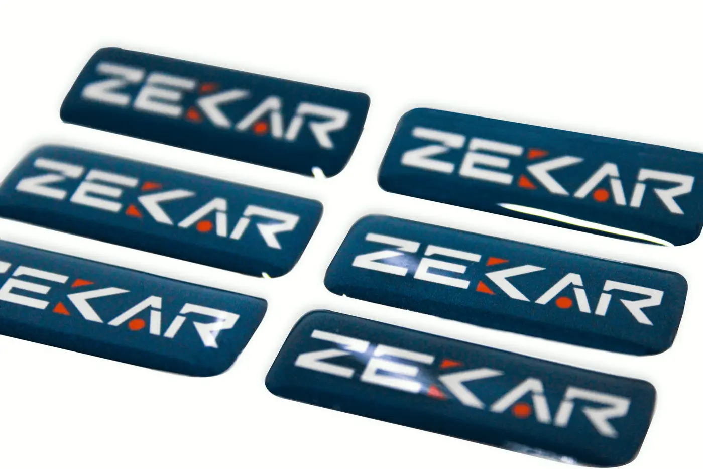 Etiquetas con gota de resina para Zekar