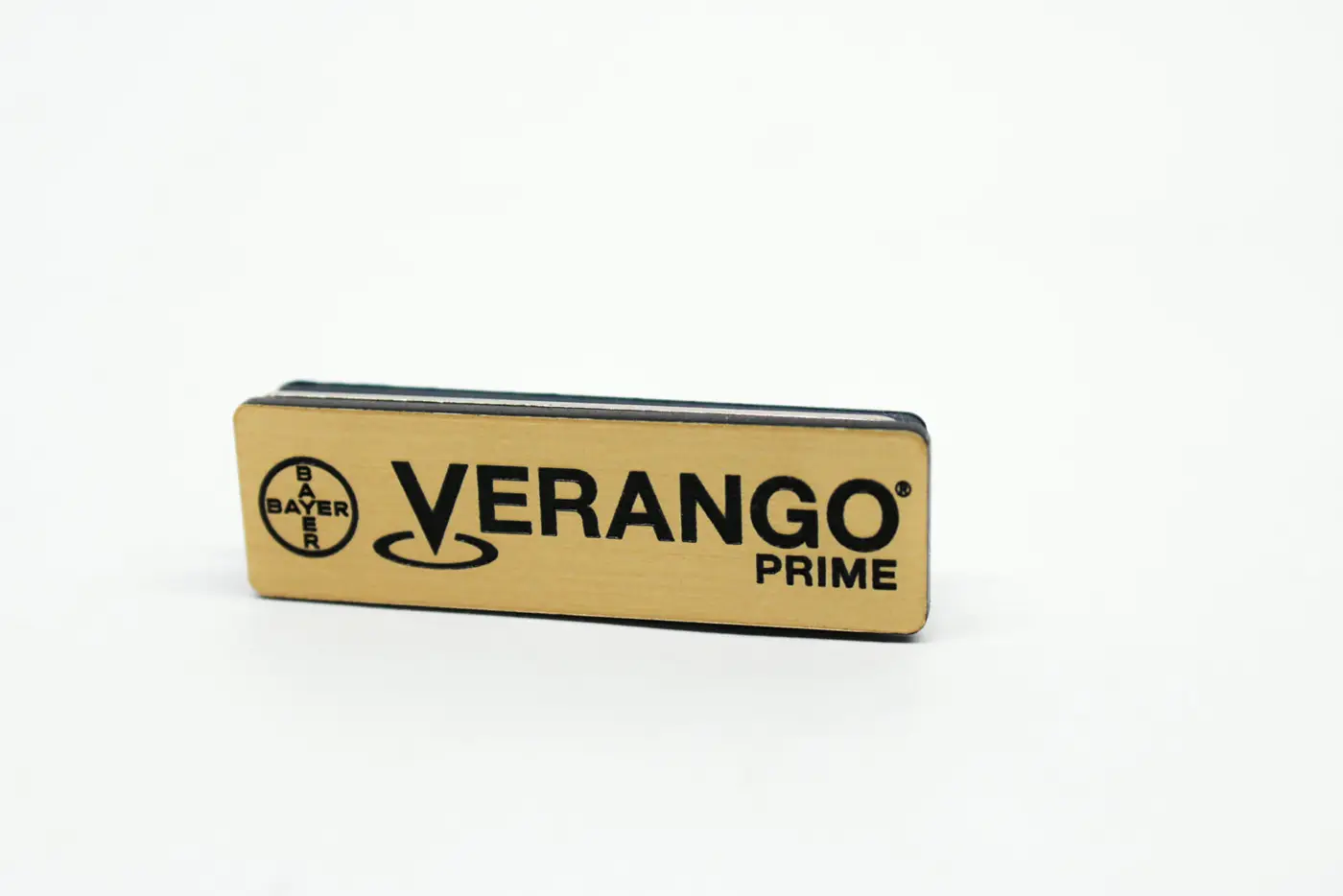Gafete especiale acabado dorado para Verango