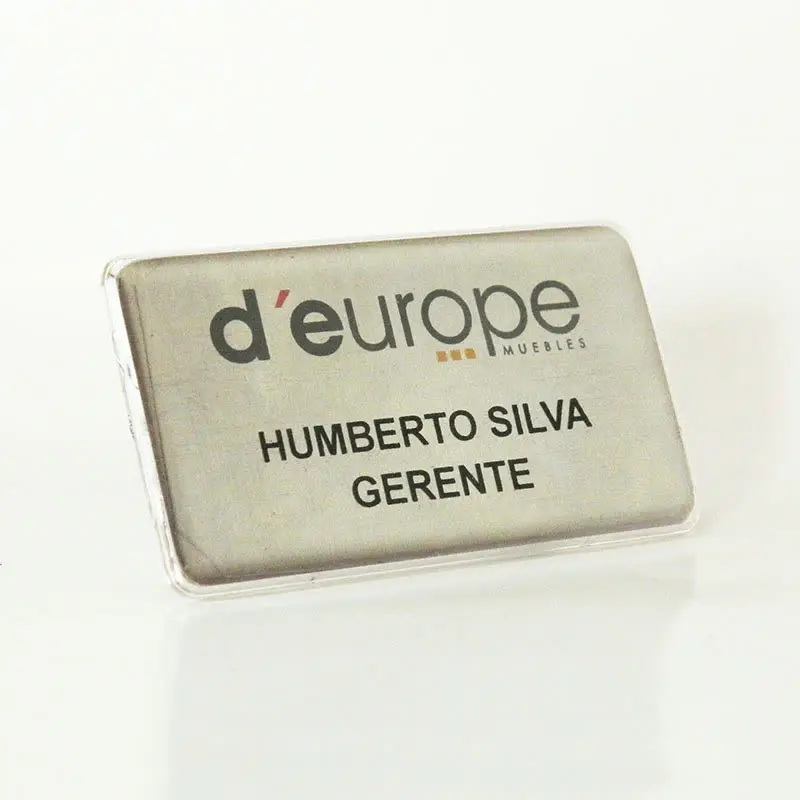 Gafete reusables con domo personalizado — muestra 7