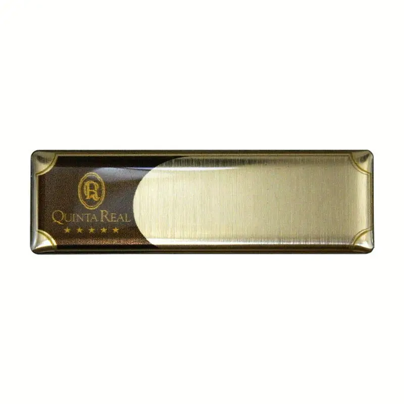 Gafete premium acabado dorado personalizado — muestra 51
