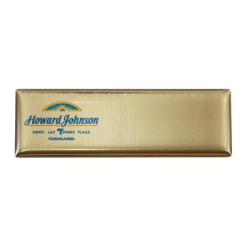 Gafete premium acabado dorado personalizado — muestra 50