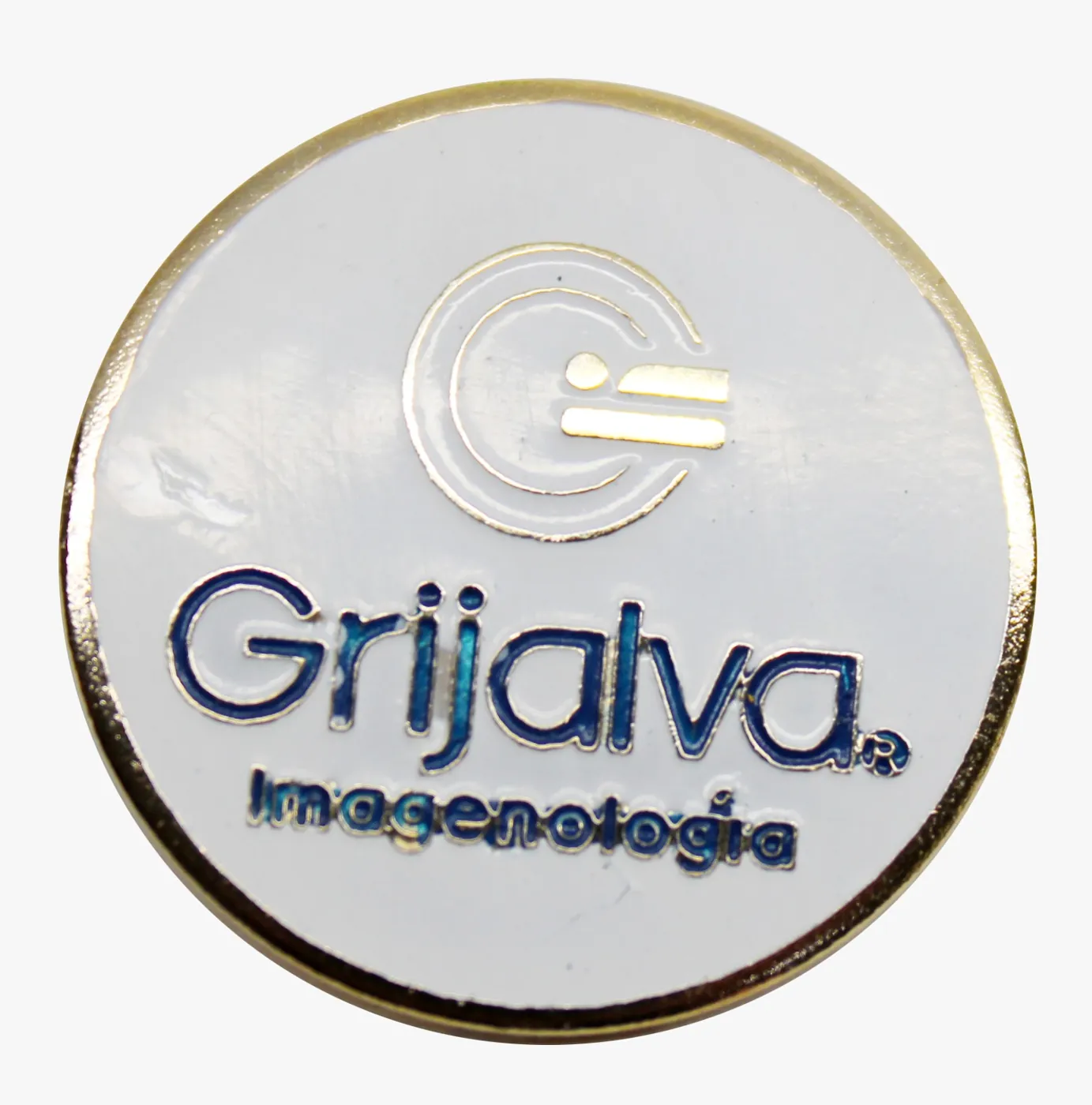 Pin circular con borde dorado y logotipo a color de Grijalva Imagenología