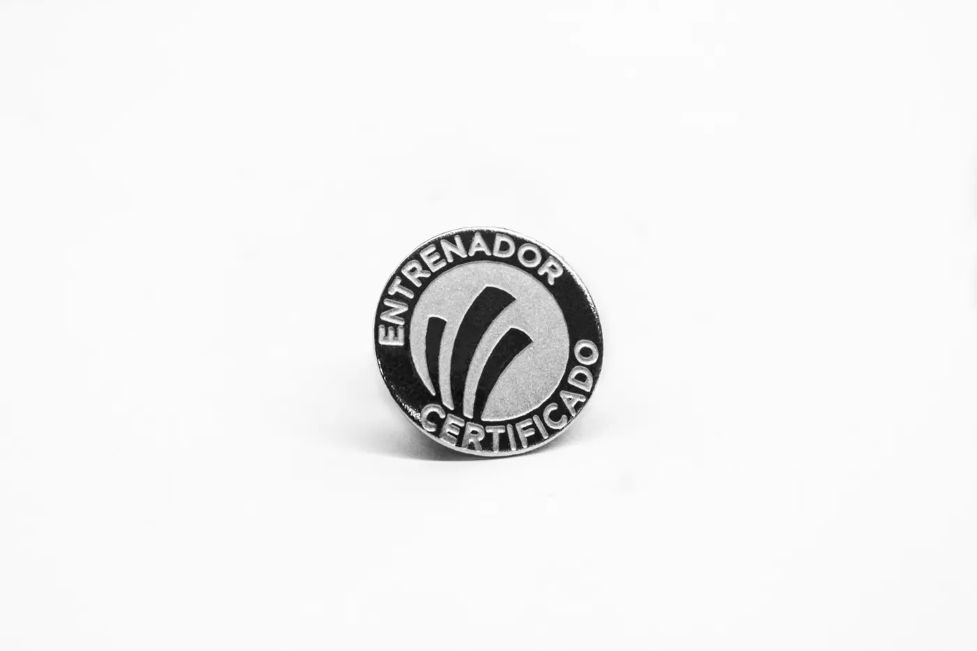 Pin circular negro y blanco de Entrenador Certificado