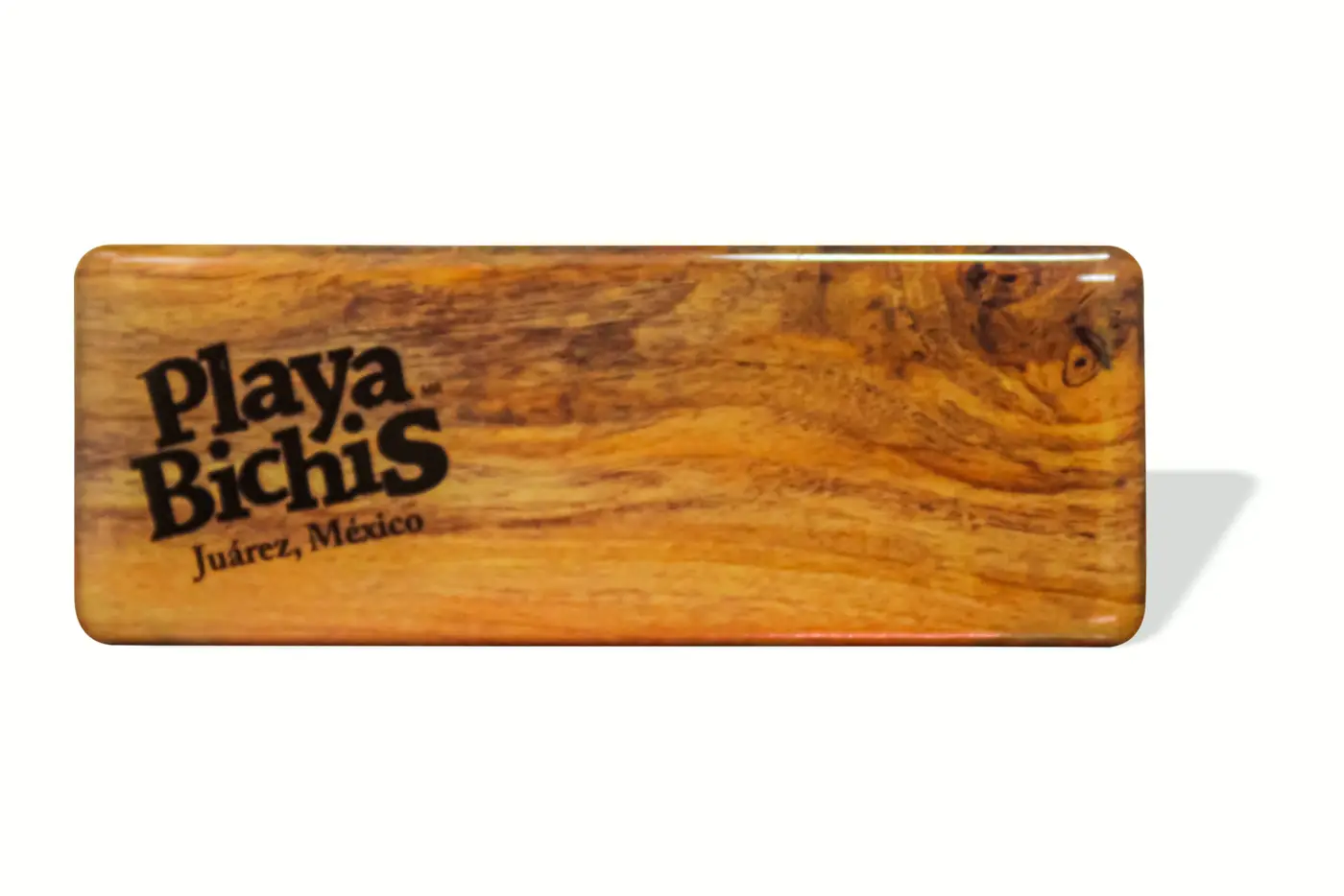 Gafete premium acabado blanco para Playa Bichis