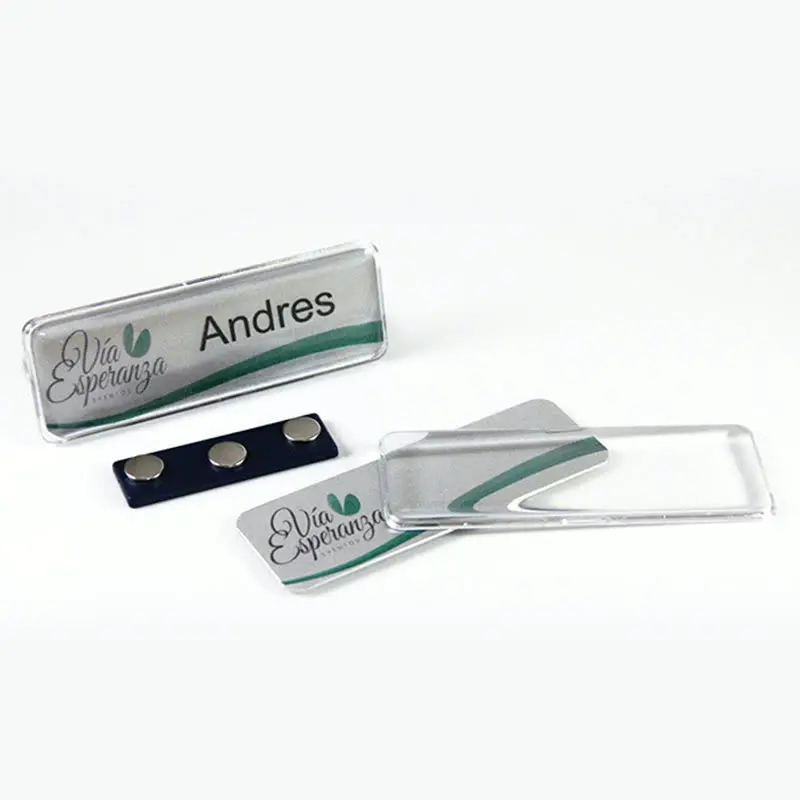 Gafete reusables con domo personalizado — muestra 9