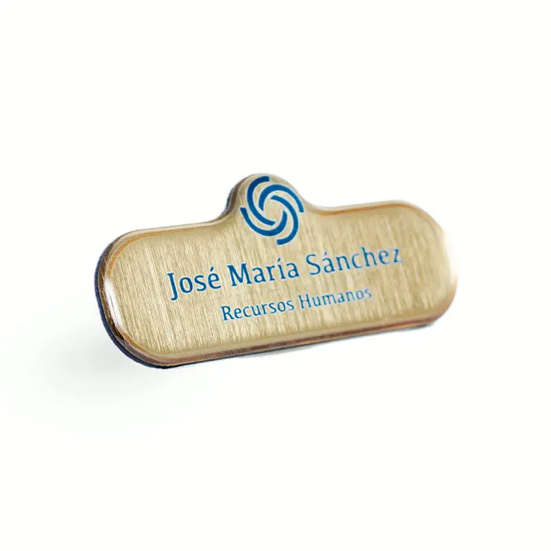 Gafete premium acabado dorado personalizado — muestra 45