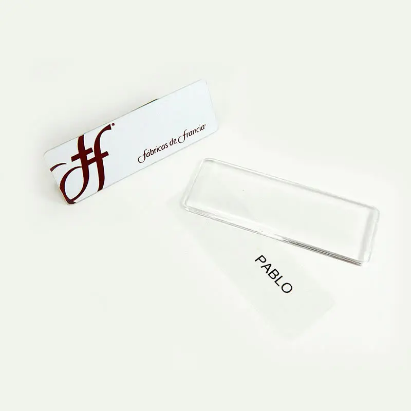 Gafete reusables con domo personalizado — muestra 13