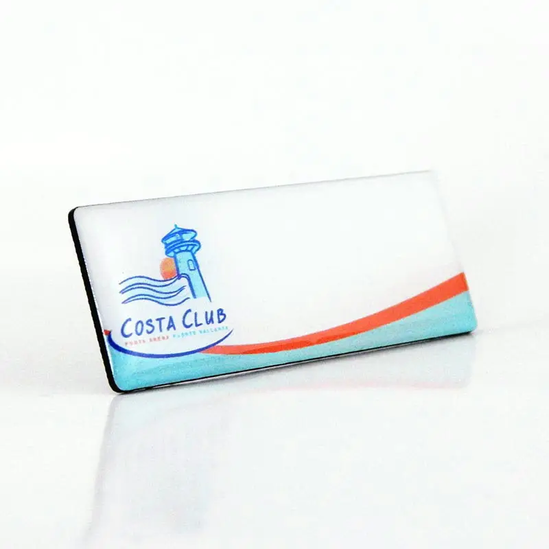 Gafete premium acabado blanco personalizado — muestra 29
