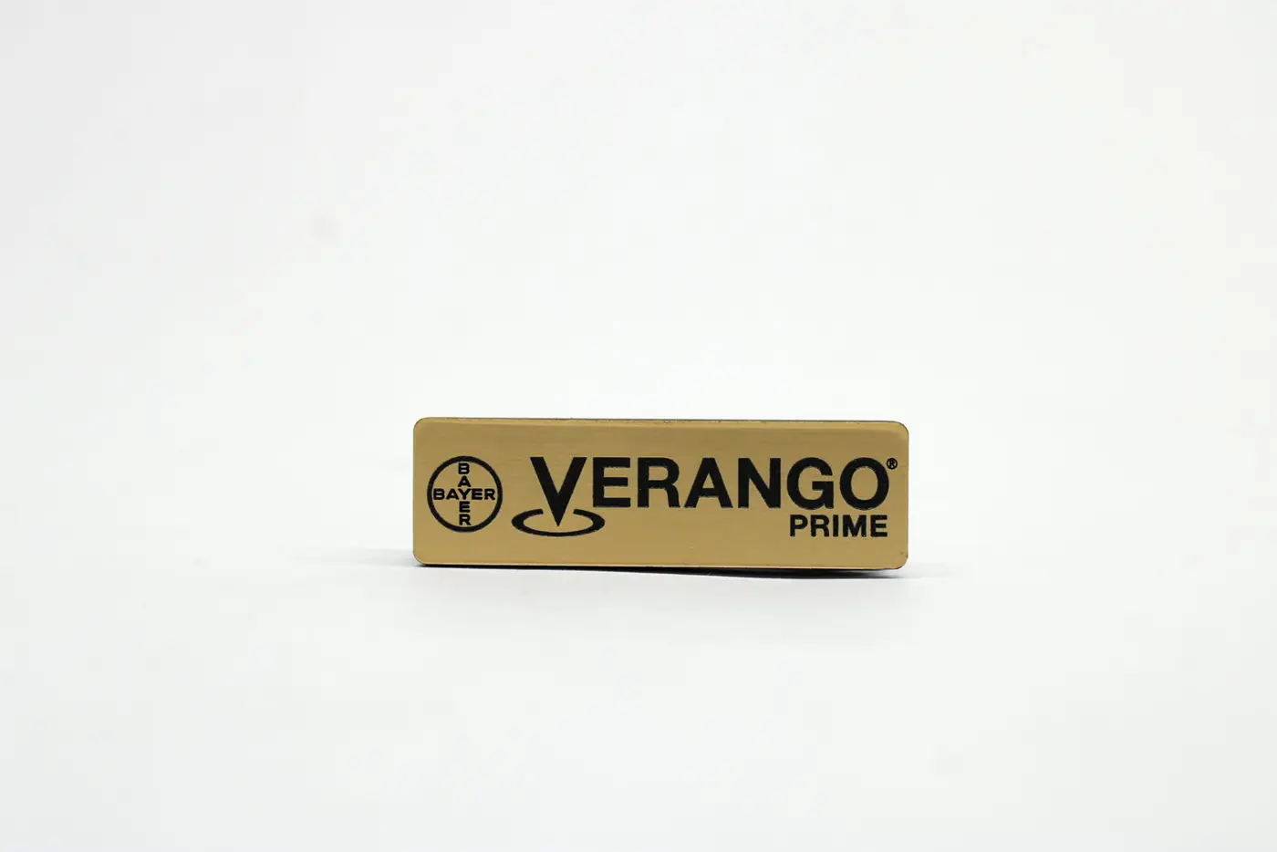 Gafete especiale acabado dorado para Verango