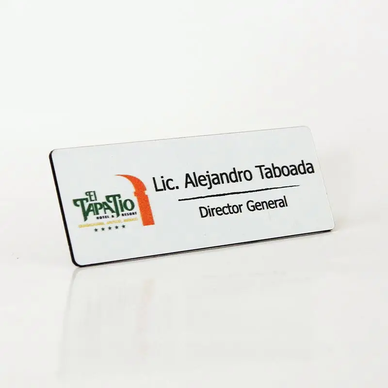 Gafete económico personalizado — muestra 14