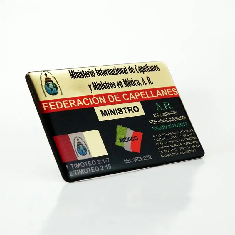 Gafete premium acabado dorado personalizado — muestra 39